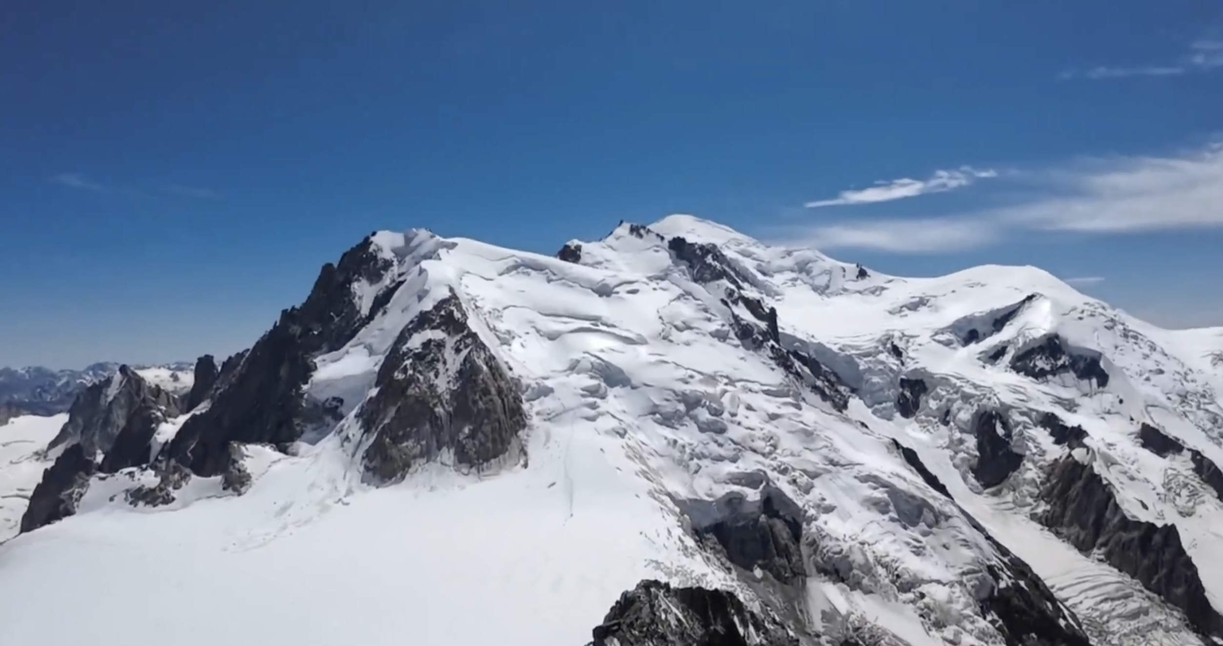 Vista aérea do maciço do Mont Blanc, nos Alpes